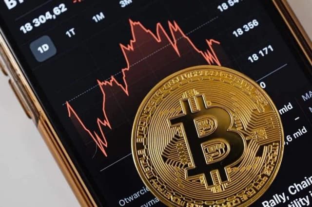 Czy warto jeszcze inwestować w bitcoin? Odkryj szanse i ryzyka Czy warto jeszcze inwestować w bitcoin? Odkryj szanse i ryzyka